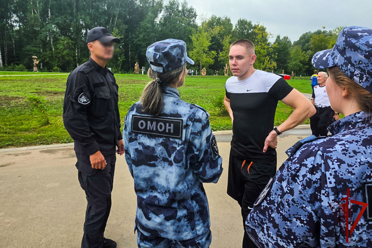 В День города Йошкар-Олы сотрудники Росгвардии провели агитационные встречи на всех центральных площадках столицы