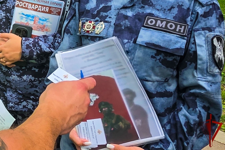 В День города Йошкар-Олы сотрудники Росгвардии провели агитационные встречи на всех центральных площадках столицы