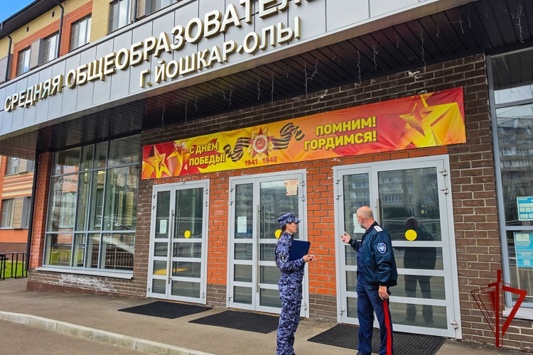 Росгвардейцы приняли участие в комиссионной проверке готовности образовательных учреждений к новому учебному году в Марий Эл  (видео)