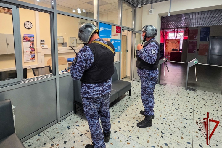 Росгвардейцы приняли участие в комиссионной проверке готовности образовательных учреждений к новому учебному году в Марий Эл  (видео)