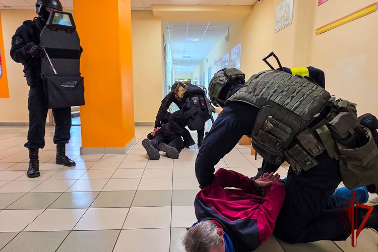 В Марий Эл росгвардейцы приняли участие во всероссийских антитеррористических учениях на объектах образования