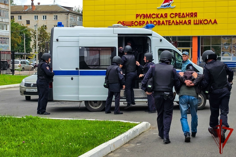 В Марий Эл росгвардейцы приняли участие во всероссийских антитеррористических учениях на объектах образования