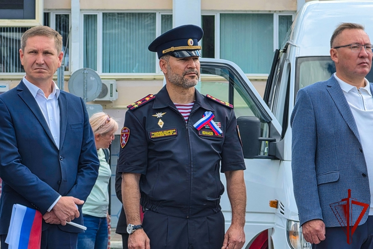 Начальник Управления Росгвардии по Республике Марий Эл принял участие в торжественном мероприятии, посвящённом Дню Государственного флага Российской Федерации