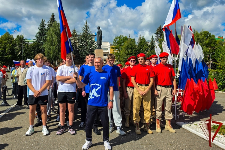 Начальник Управления Росгвардии по Республике Марий Эл принял участие в торжественном мероприятии, посвящённом Дню Государственного флага Российской Федерации