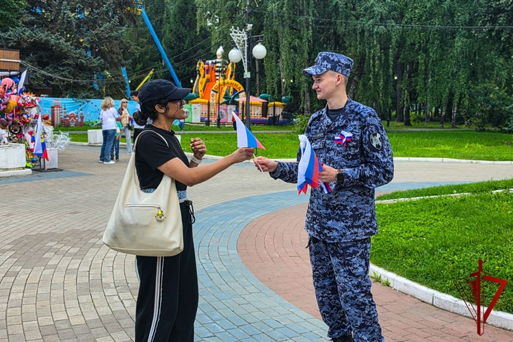 Росгвардейцы Марий Эл провели патриотическую акцию в День Государственного флага Российской Федерации