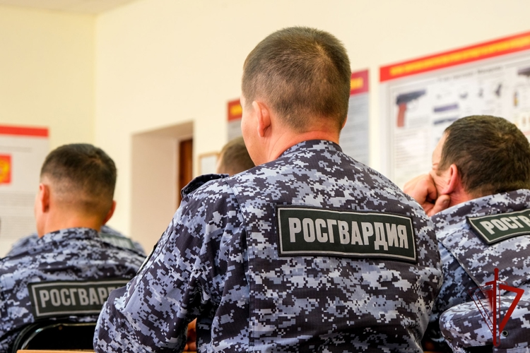 В Марий Эл  сотрудники Росгвардии прослушали лекцию об истории антироссийских санкций