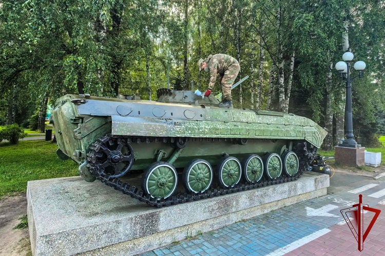 Росгвардейцы отреставрировали выставочную военную технику в Центральном парке Йошкар-Олы (видео)