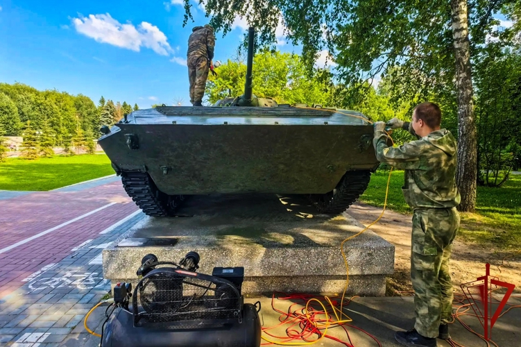 Росгвардейцы отреставрировали выставочную военную технику в Центральном парке Йошкар-Олы (видео)