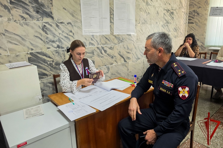 Начальник Управления Росгвардии по Республике Марий Эл проголосовал  в первый день выборов депутатов Государственной Думы (видео)