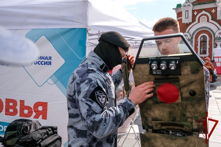 В Марий Эл росгвардейцы провели агитационное мероприятие на празднике ГТО (видео)
