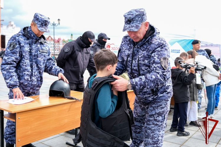 В Марий Эл росгвардейцы провели агитационное мероприятие на празднике ГТО (видео)