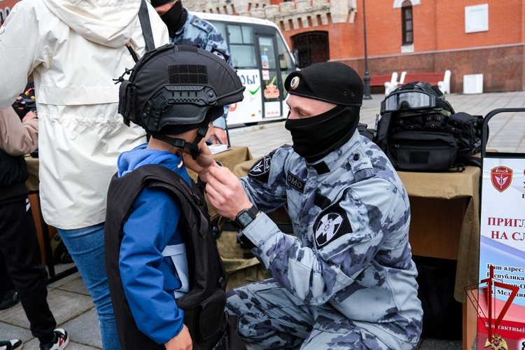 В Марий Эл росгвардейцы провели агитационное мероприятие на празднике ГТО (видео)