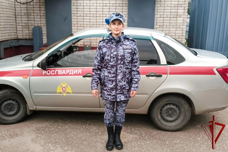 В Сернурском районе сотрудница Росгвардии оказала помощь пострадавшему в ДТП