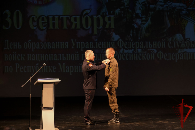 В Йошкар-Оле состоялось торжественное мероприятие, посвящённое 10-летию Управления Росгвардии по Республике Марий Эл (видео)
