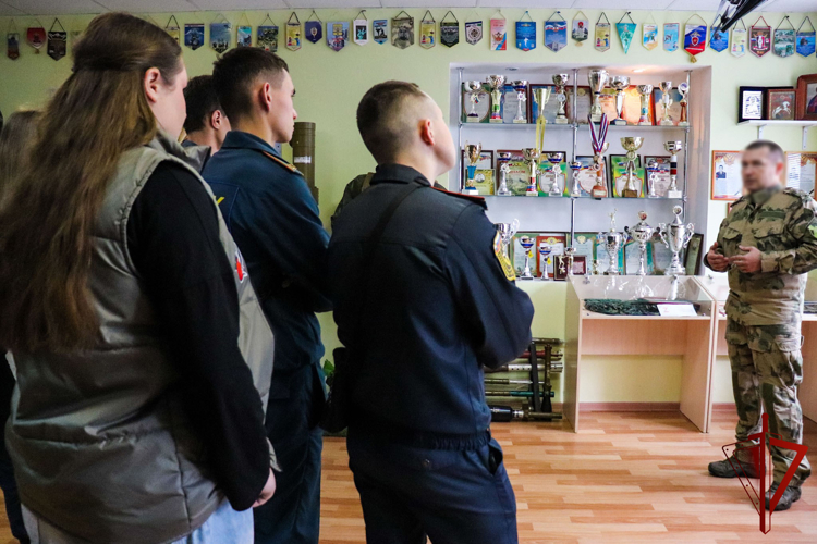 Студенты Йошкар-Олинского технологического колледжа посетили ОМОН «Таир» и СОБР «Берсерк»