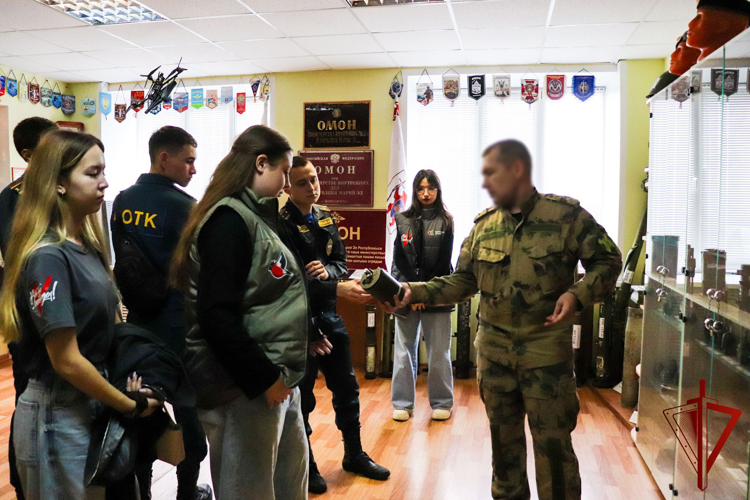 Студенты Йошкар-Олинского технологического колледжа посетили ОМОН «Таир» и СОБР «Берсерк»