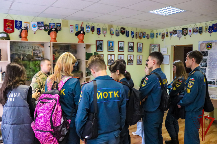 Студенты Йошкар-Олинского технологического колледжа посетили ОМОН «Таир» и СОБР «Берсерк»