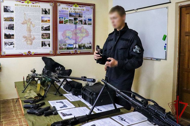 Студенты Йошкар-Олинского технологического колледжа посетили ОМОН «Таир» и СОБР «Берсерк»