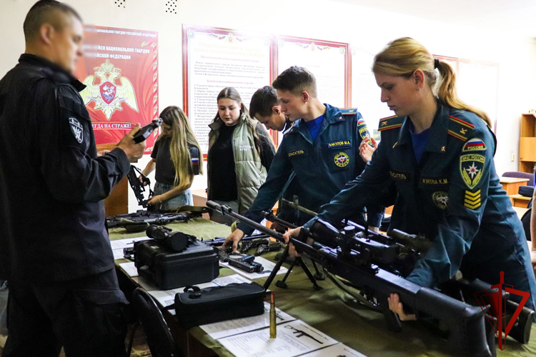 Студенты Йошкар-Олинского технологического колледжа посетили ОМОН «Таир» и СОБР «Берсерк»